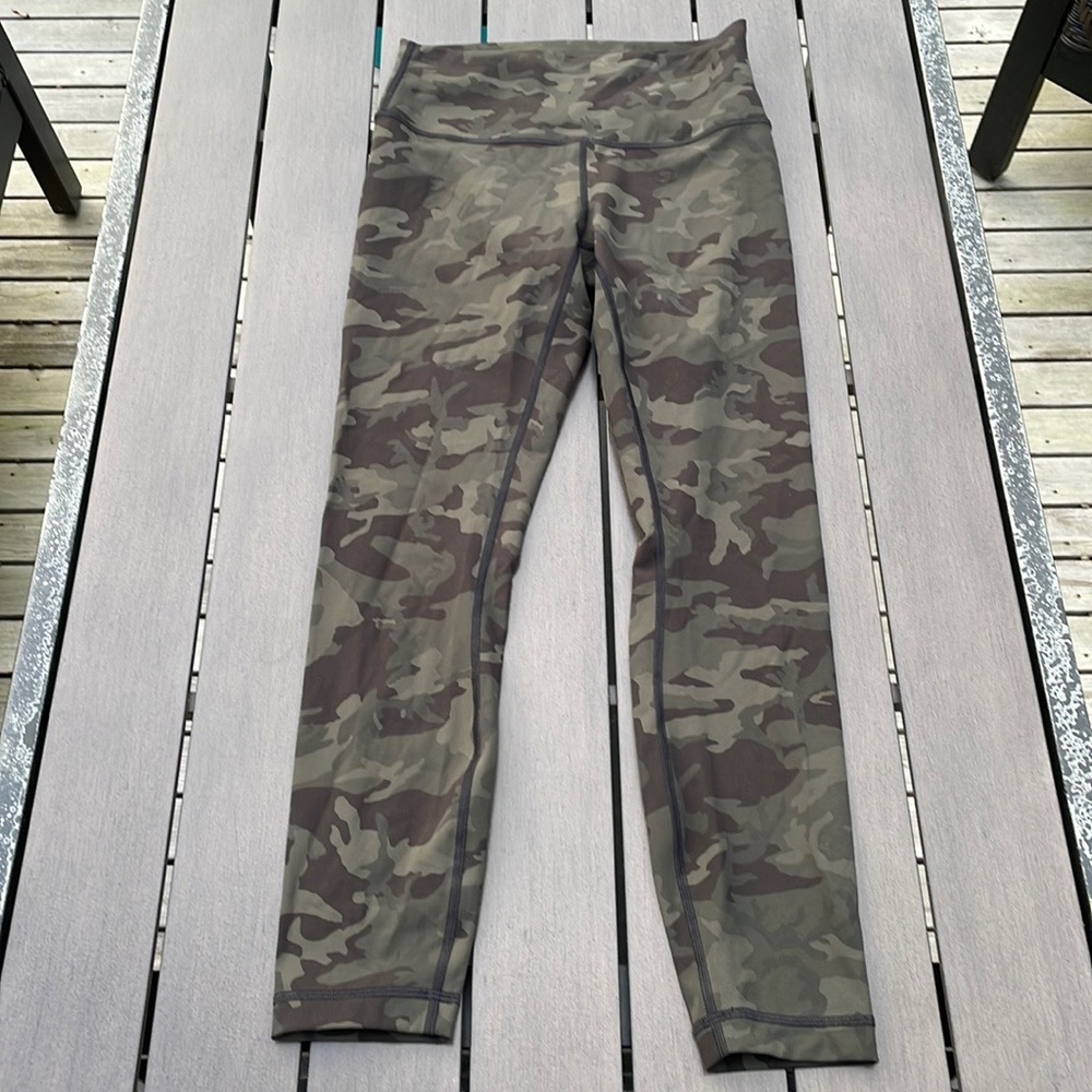 Lululemon Wunder Under HR 25” luxtreme size 6 camo